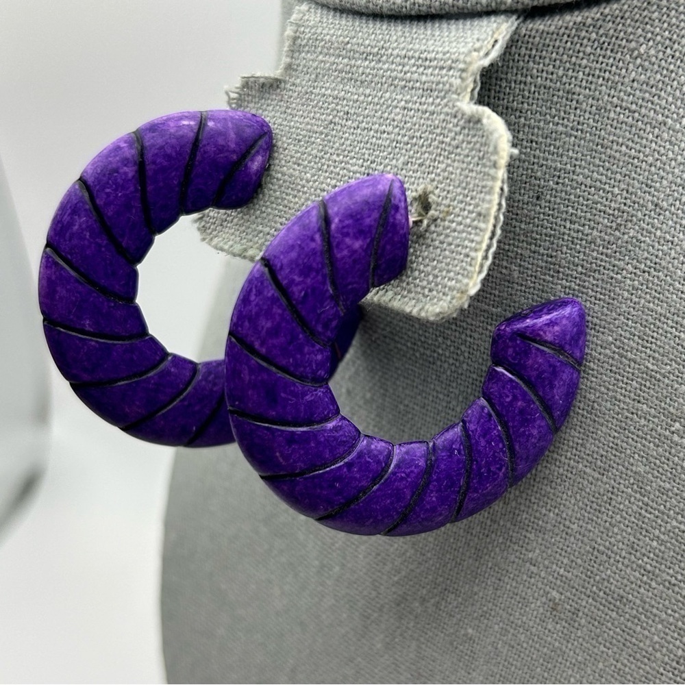 Vintage 80s Vibrant Purple Textured Shell Inspired Stud Curved Hoop Earrings